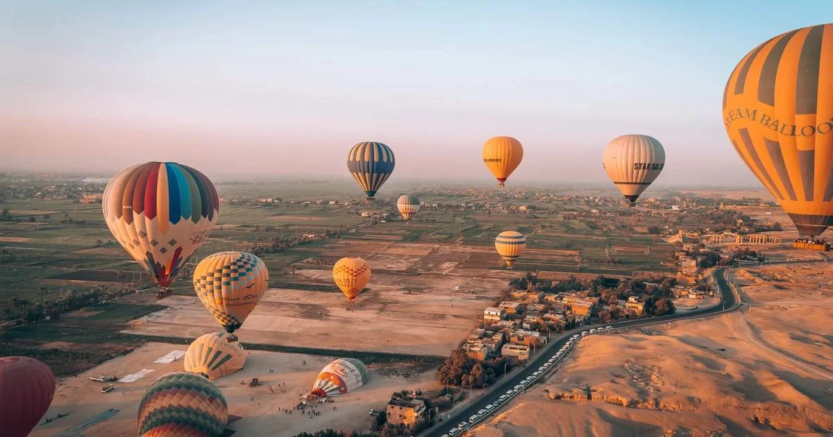 Balões sobre Luxor no Egito